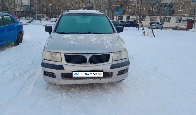 Mitsubishi Space Wagon 2001 года