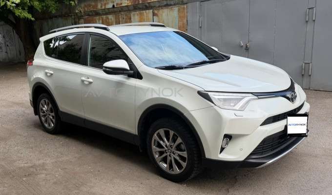 Toyota RAV4 2016 года
