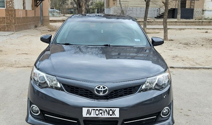 Toyota Camry 2012 года
