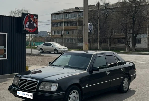 Mercedes-Benz E-Класс 1992 года
