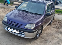 Toyota Raum 1999 года