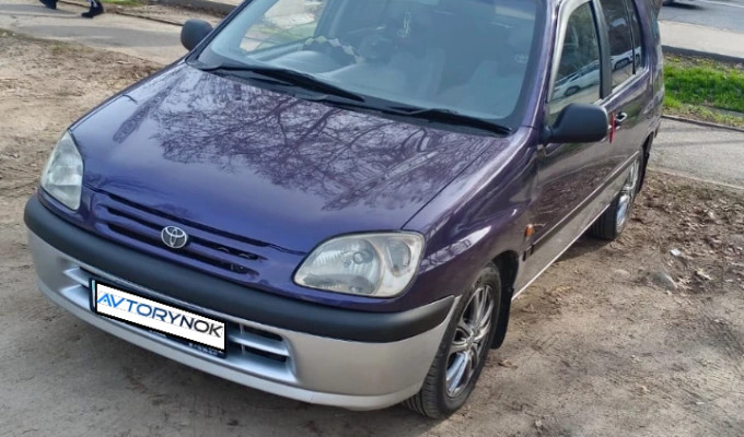 Toyota Raum 1999 года