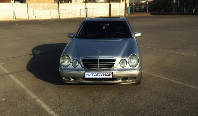 Mercedes-Benz E-Класс 2001 года