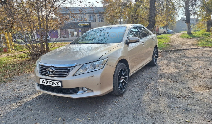 Toyota Camry 2012 года