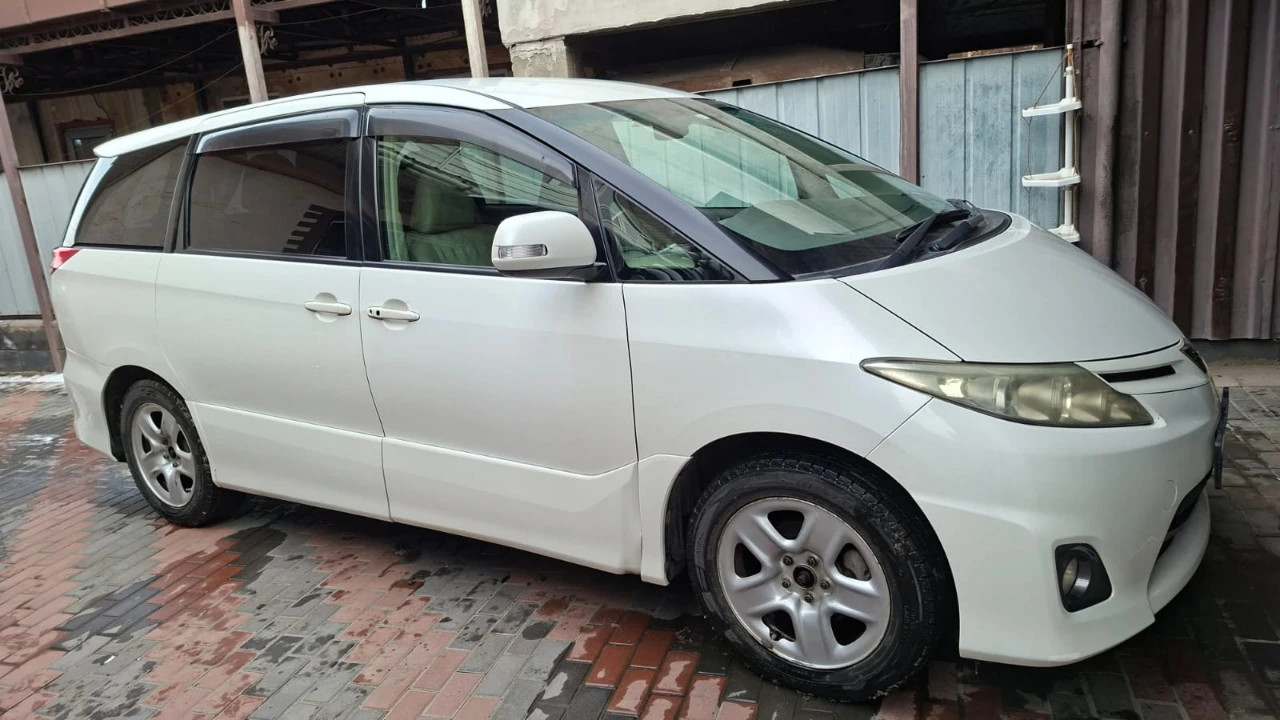 Toyota Estima, 2010