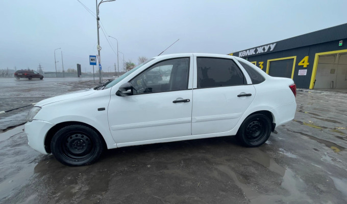 ВАЗ (Lada) Granta 2013 года