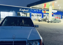Mercedes-Benz E-Класс 1990 года