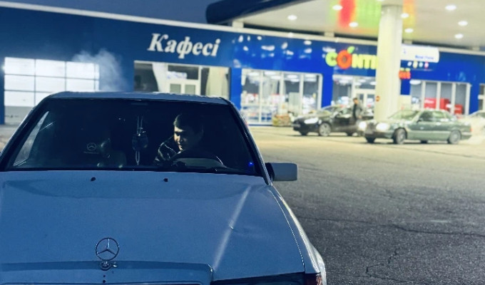 Mercedes-Benz E-Класс 1990 года