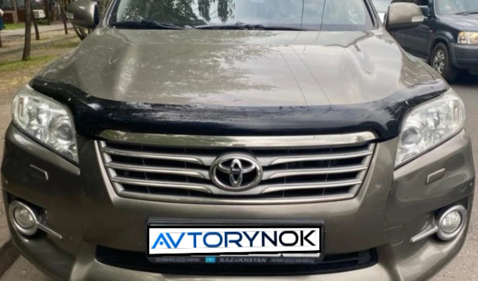 Toyota RAV4 2010 года