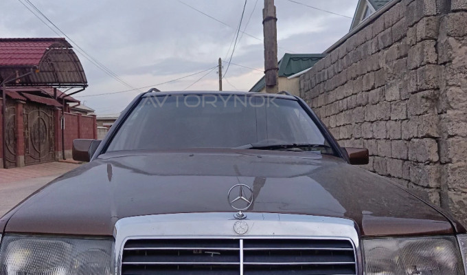 Mercedes-Benz E-Класс 1986 года