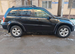 Toyota RAV4 2005 года