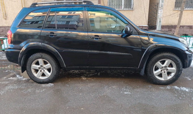 Toyota RAV4 2005 года