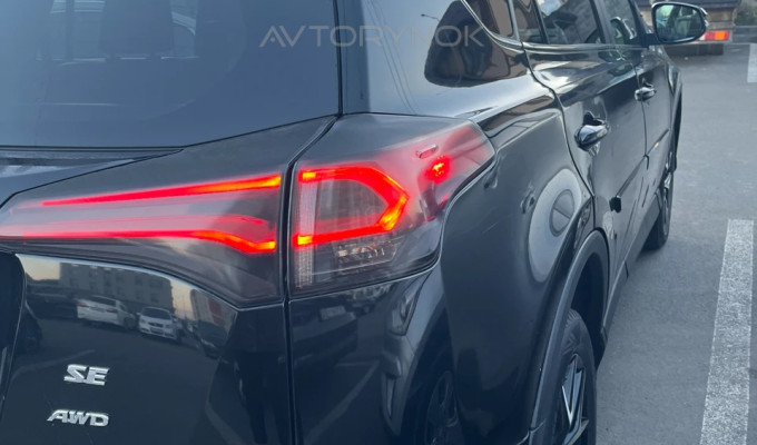 Toyota RAV4 2018 года