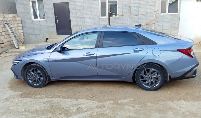 Hyundai Elantra 2024 года