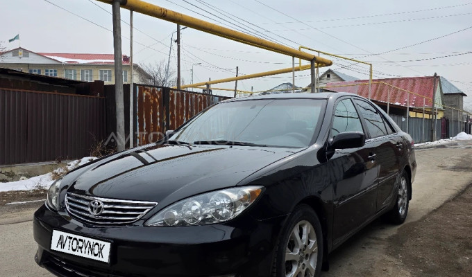 Toyota Camry 2005 года