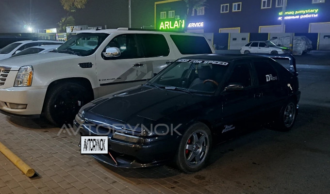 Mazda 323 1993 года