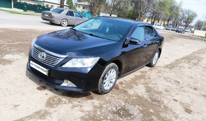 Toyota Camry 2013 года