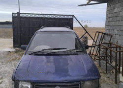 Nissan Prairie 1995 года