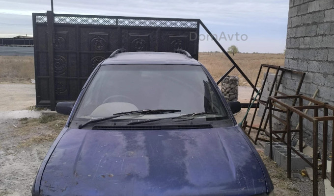 Nissan Prairie 1995 года