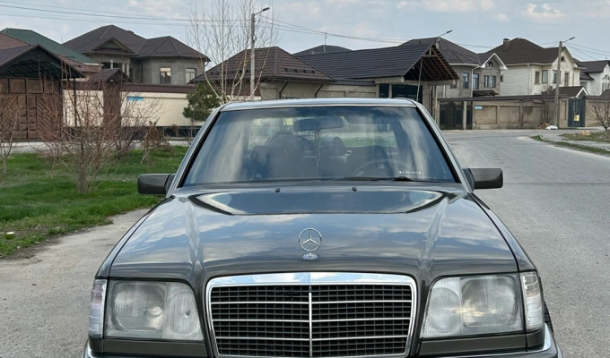 Mercedes-Benz E-Класс 1994 года