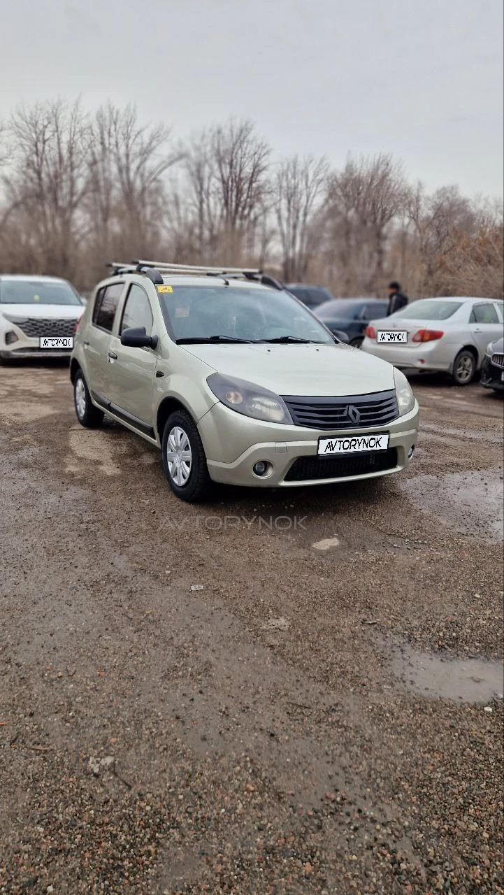 Renault Sandero, 2013