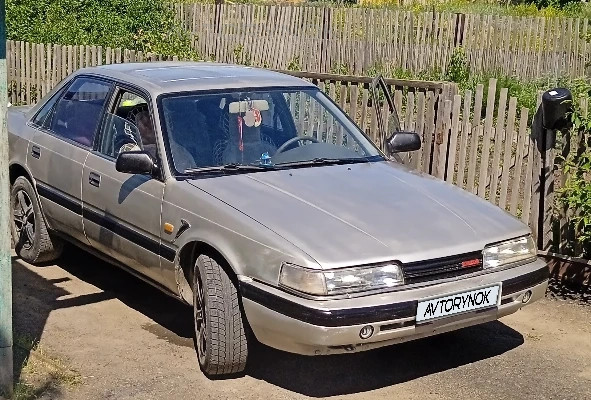 Mazda 626 1988 года