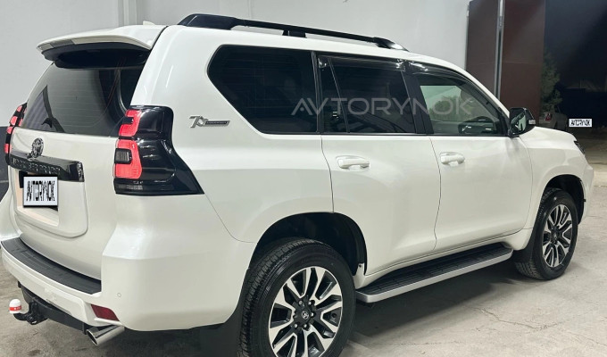 Toyota Land Cruiser Prado 2021 года