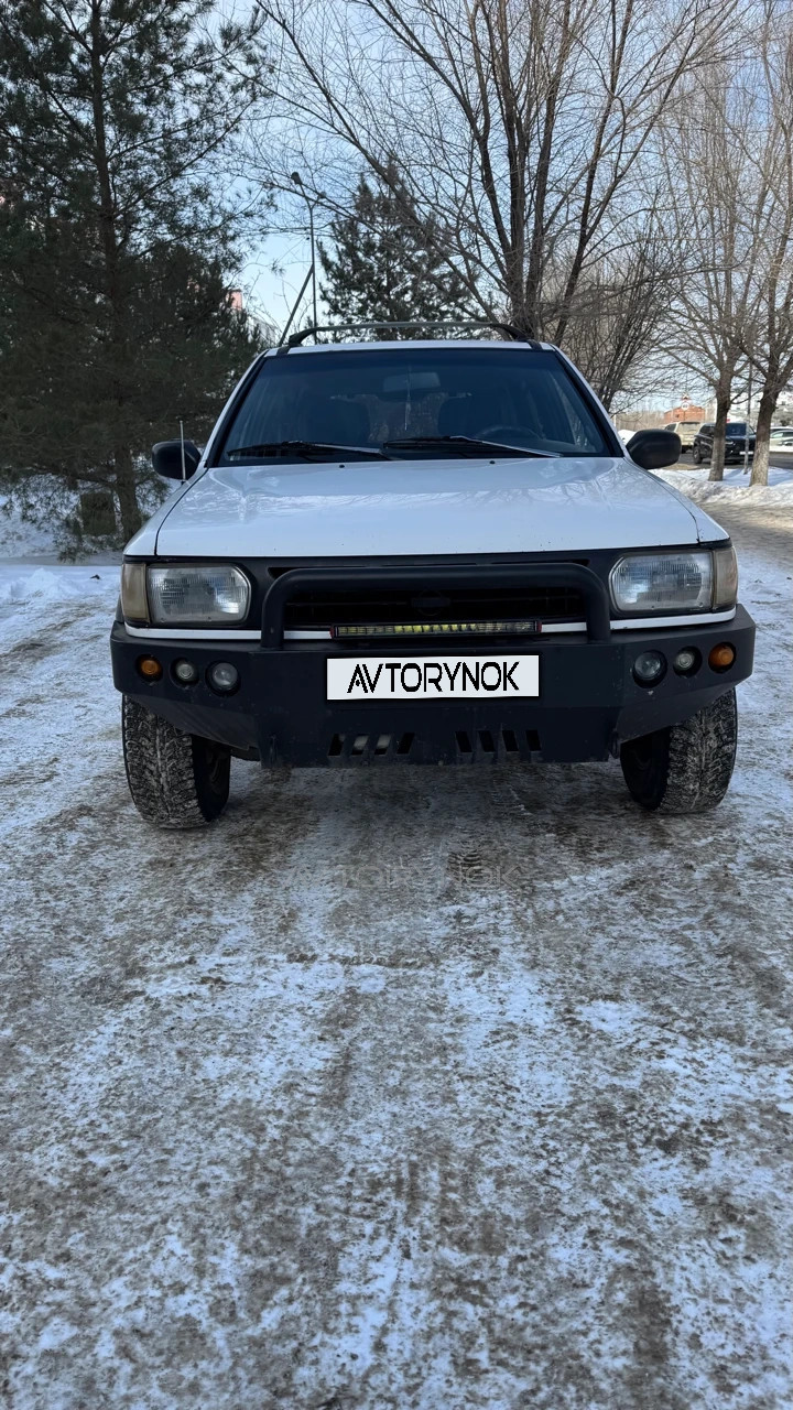 Nissan Pathfinder, 1998