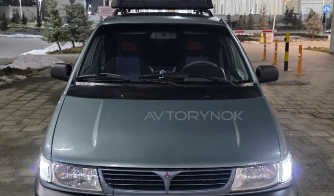 Mitsubishi Space Wagon 1998 года