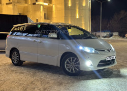 Toyota Estima 2011 года