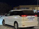 Toyota Estima 2011 года