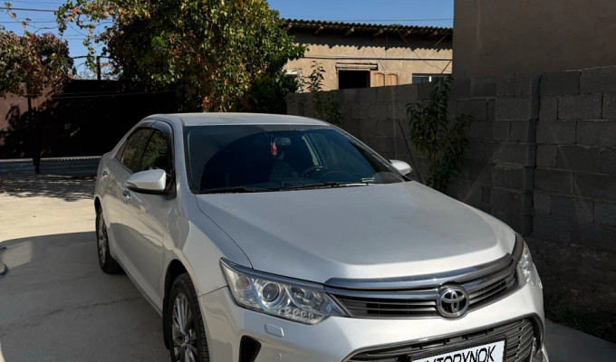 Toyota Camry 2015 года
