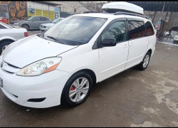Toyota Sienna 2008 года