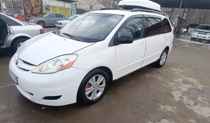 Toyota Sienna 2008 года