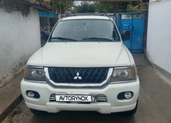 Mitsubishi Montero Sport 2000 года
