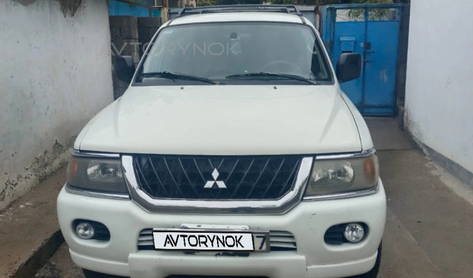 Mitsubishi Montero Sport 2000 года