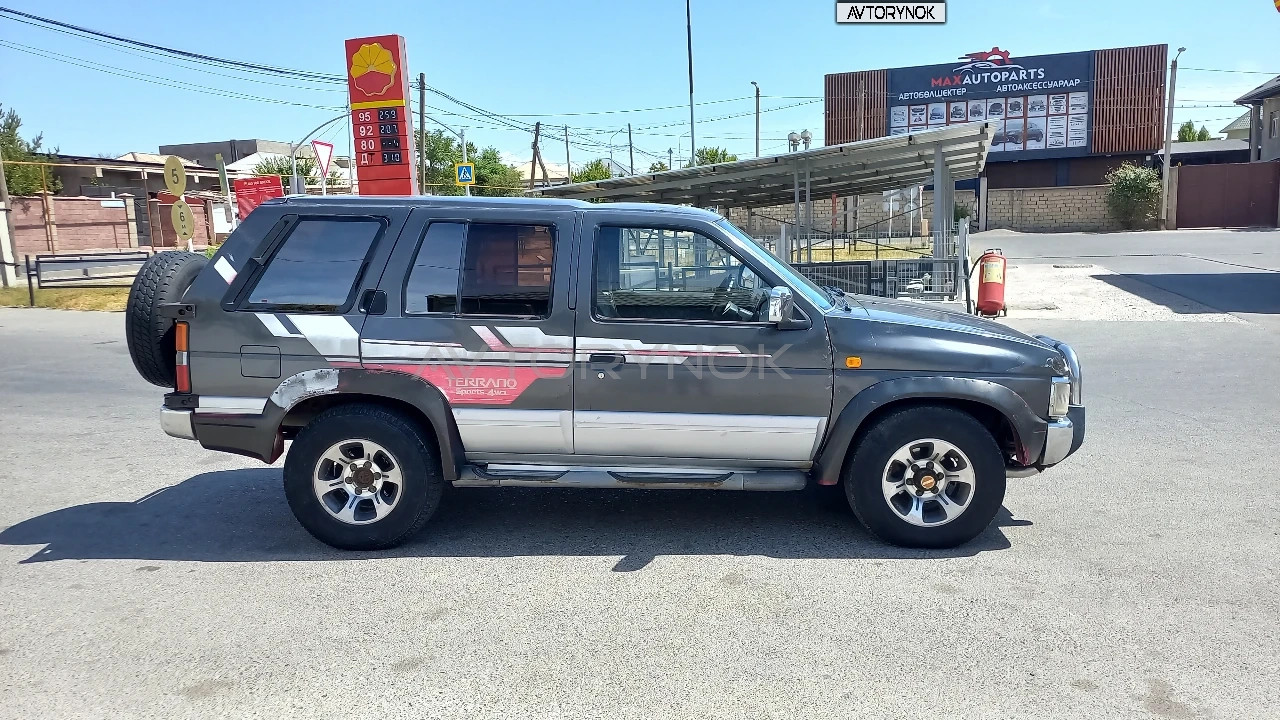 Nissan Terrano, 1995