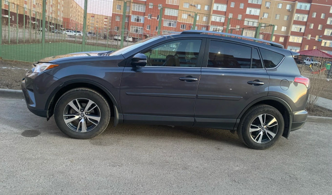 Toyota RAV4 2017 года