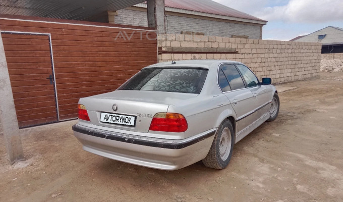 BMW 7 серия 2000 года