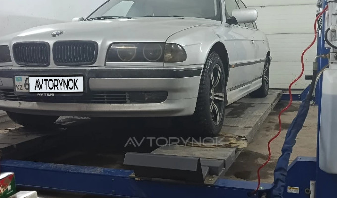 BMW 7 серия 1994 года