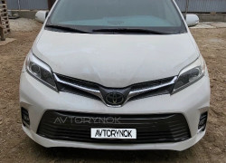 Toyota Sienna 2015 года