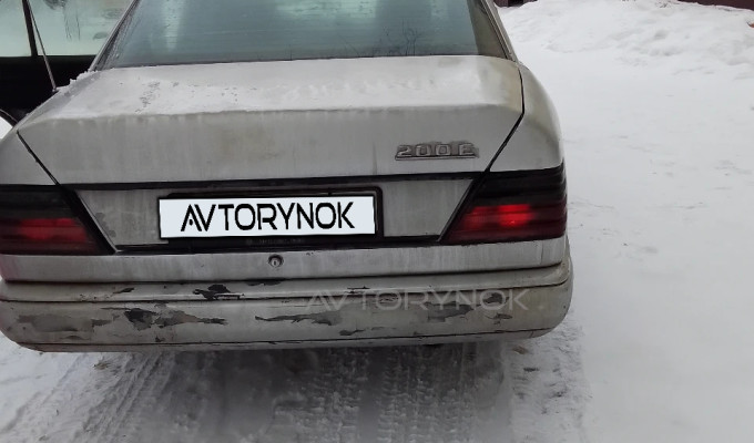 Mercedes-Benz E-Класс 1989 года