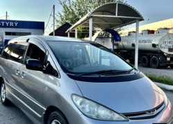 Toyota Estima 2003 года