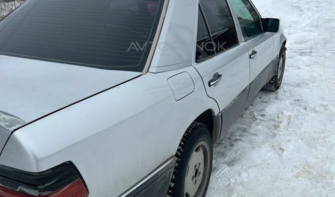 Mercedes-Benz E-Класс 1992 года