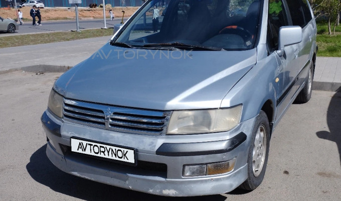 Mitsubishi Space Wagon 2003 года