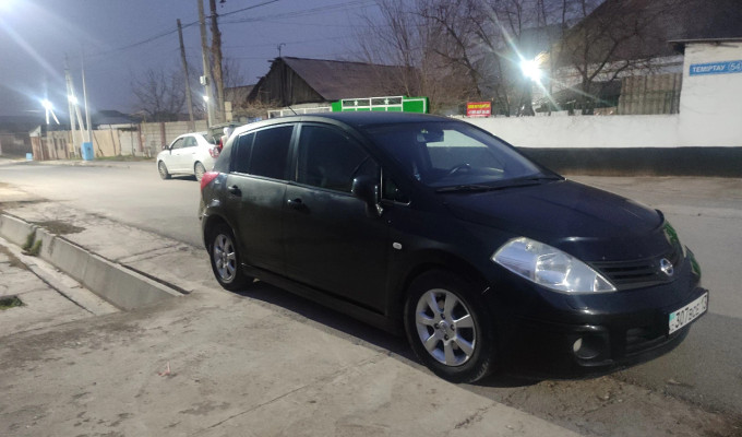 Nissan Tiida 2010 года