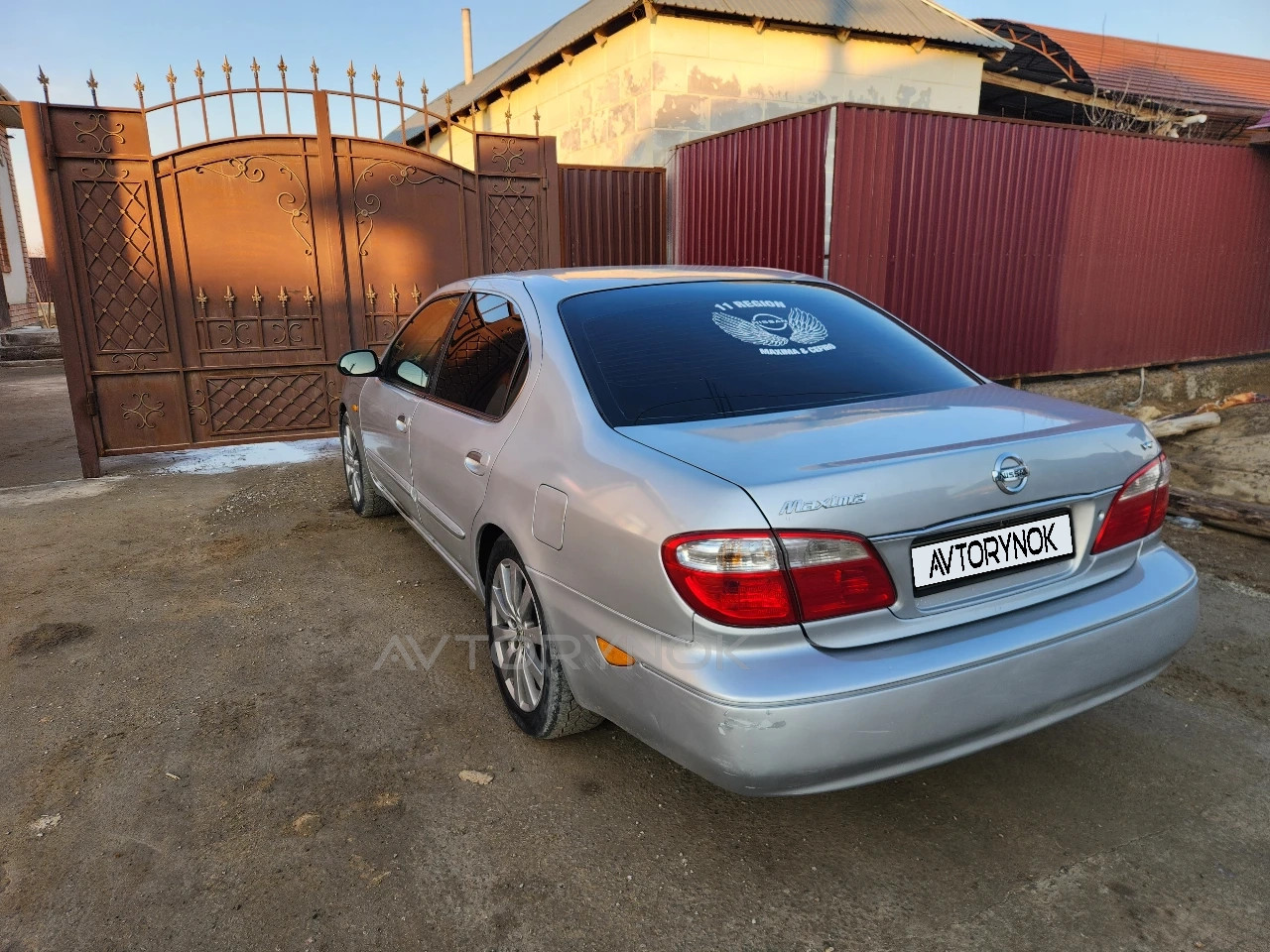Nissan Maxima, 2001