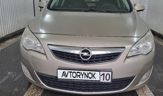 Opel Astra 2011 года