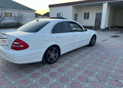 Mercedes-Benz E-Класс 2005 года