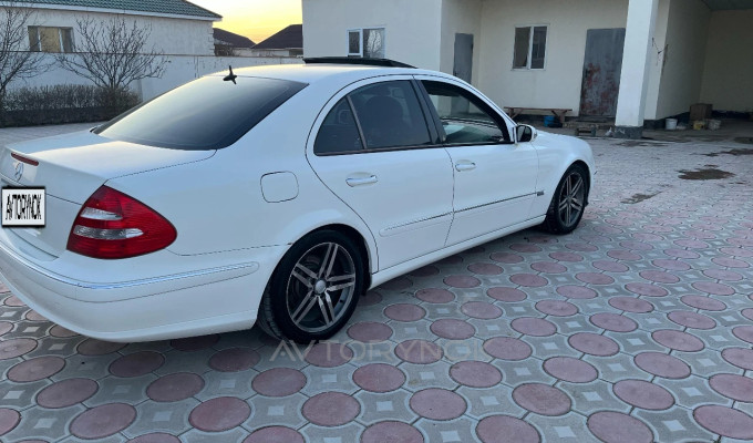 Mercedes-Benz E-Класс 2005 года
